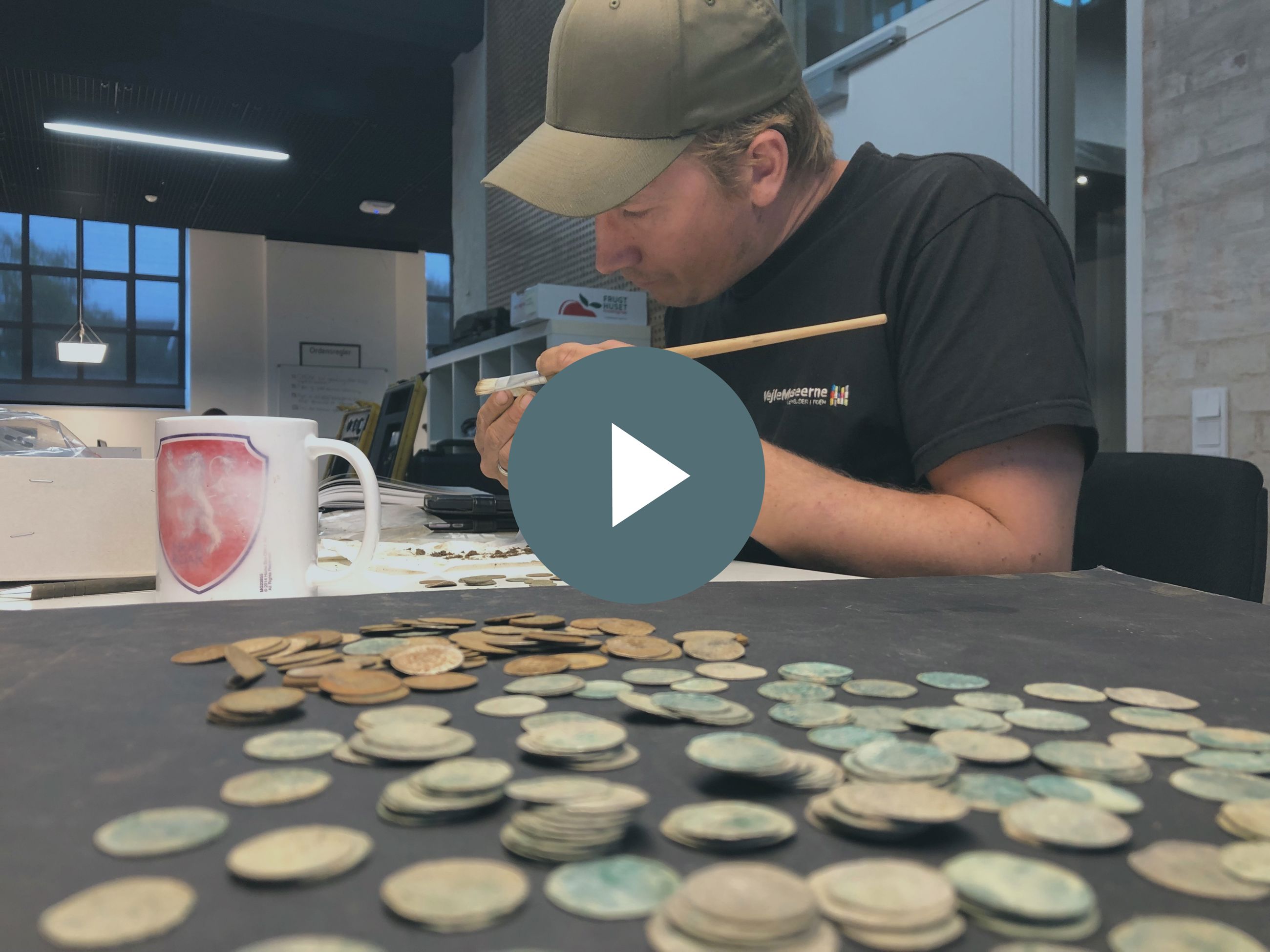 Se Arkæologernes ugerevy om Uhrhøj-skatten fra oktober 2019