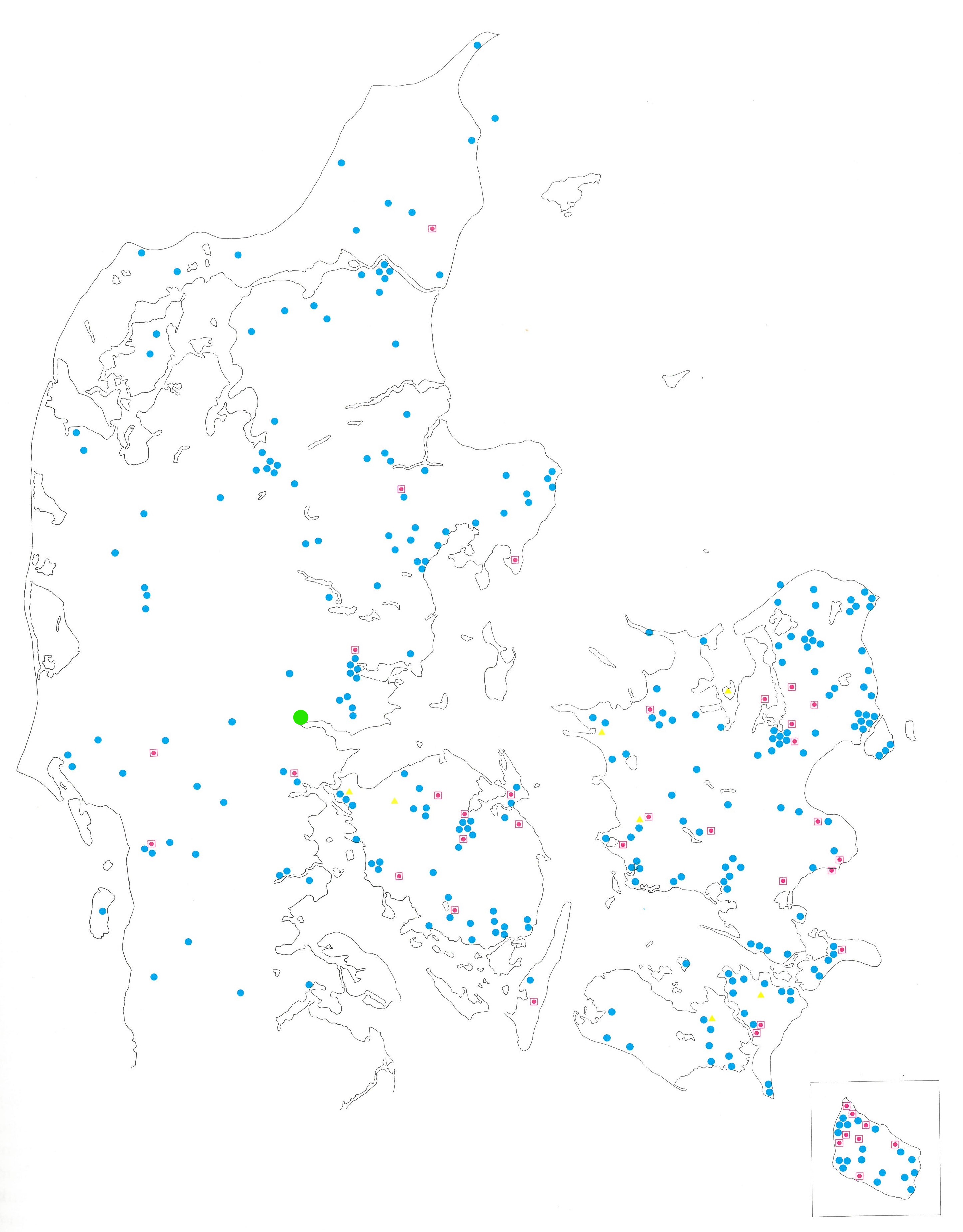 Fig 7:   Middelalderlige skattefund. Blå cirkel: Møntskatte. Gul trekant: Skatte af forarbejdet ædelmetal. Rødfirkant: Skatte med begge dele. Grøn prik: Uhrhøj-skatten.  Kort fra Danmarks Middelalderlige Skattefund, 1992.