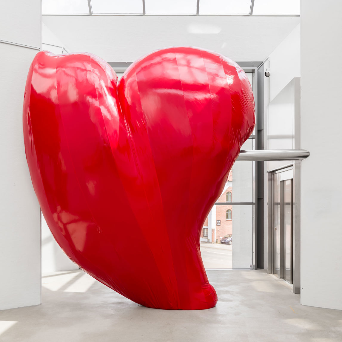 Skulpturen 'Det pressede hjerte'