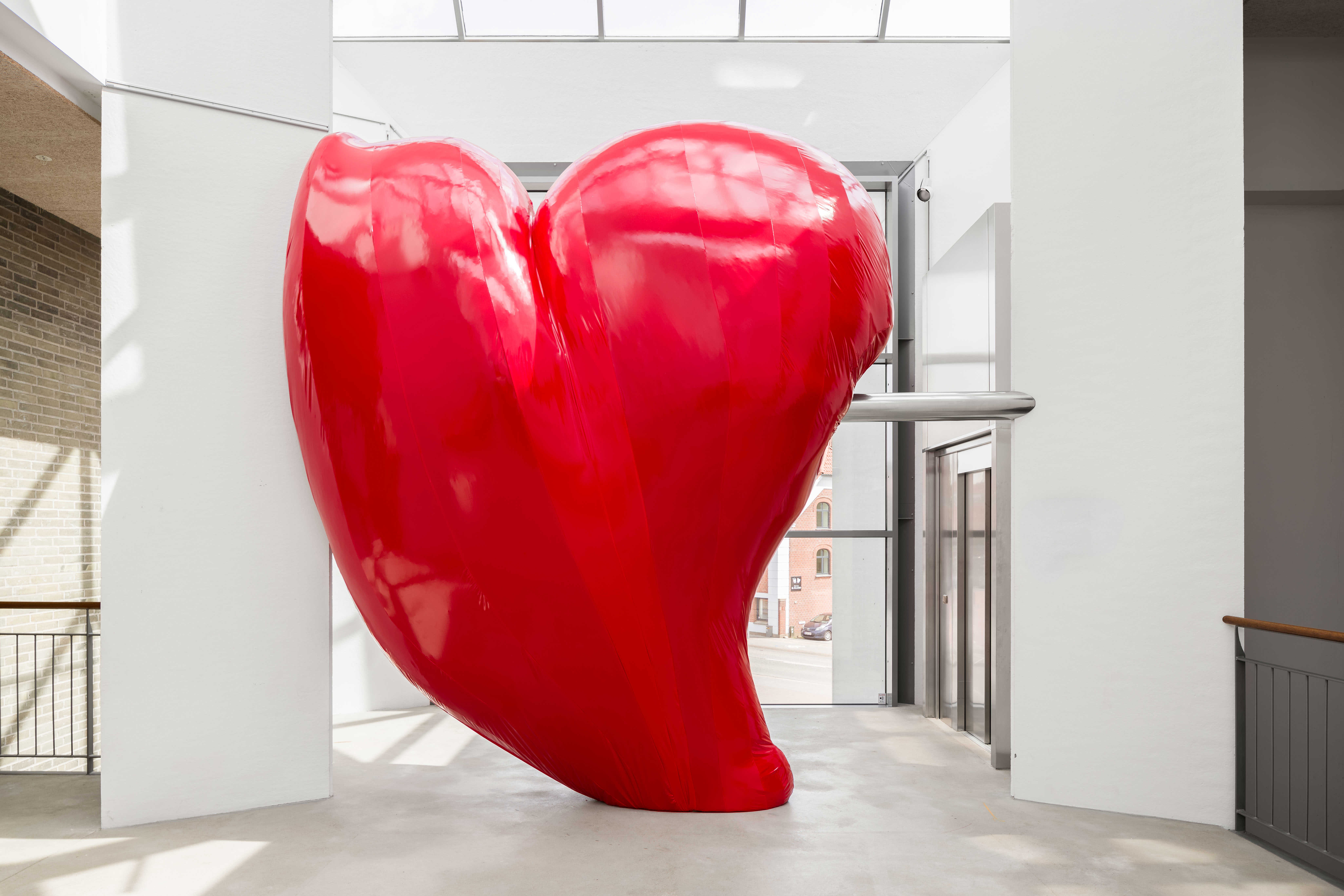 Skulpturen 'Det pressede hjerte'